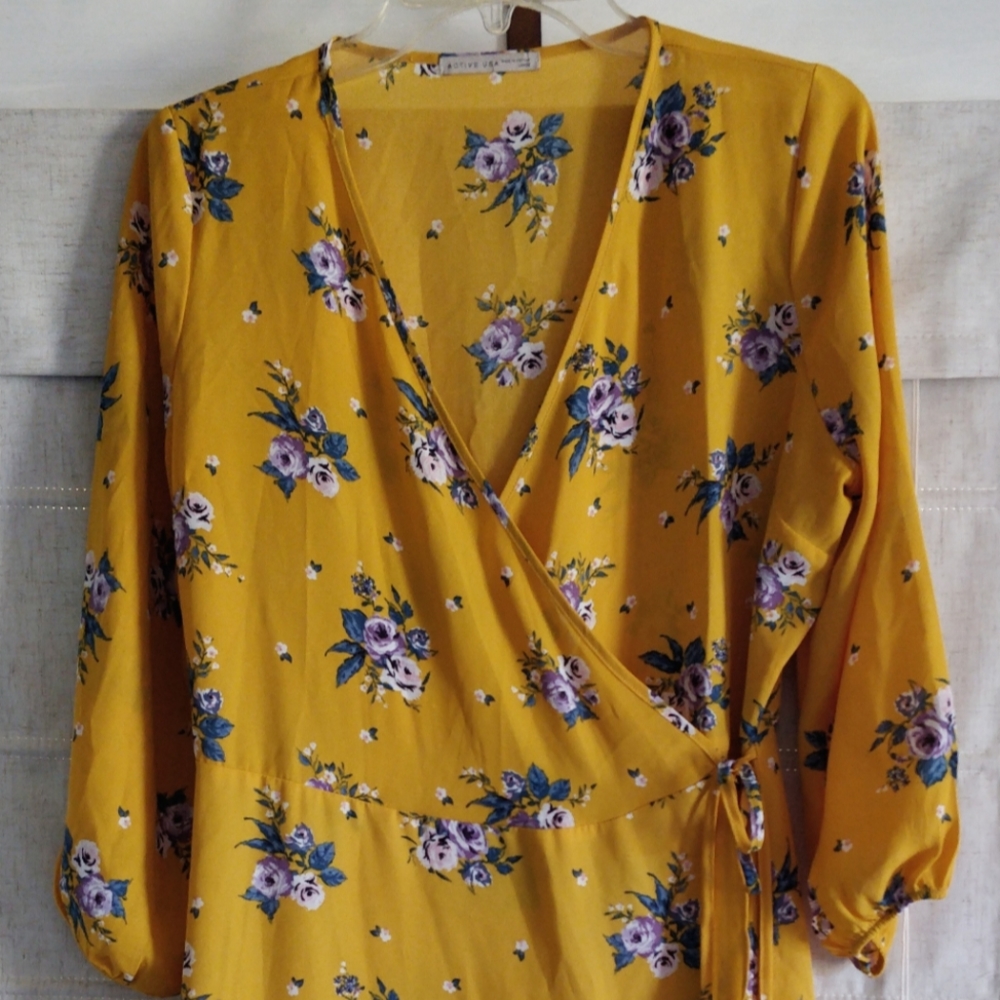 Golden yellow Active USA floral wrap dress- Spring/Summer, lightweight Size L